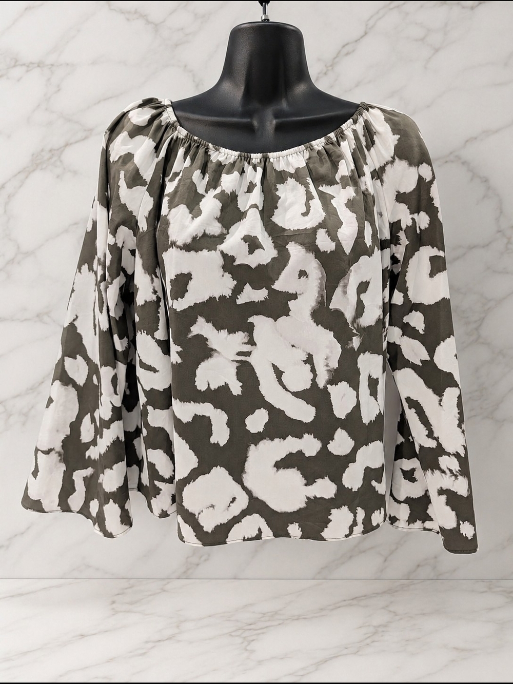 Elizabeth and James Gray White Abstract Print Blouse Size S Flowy Bell Sleeve